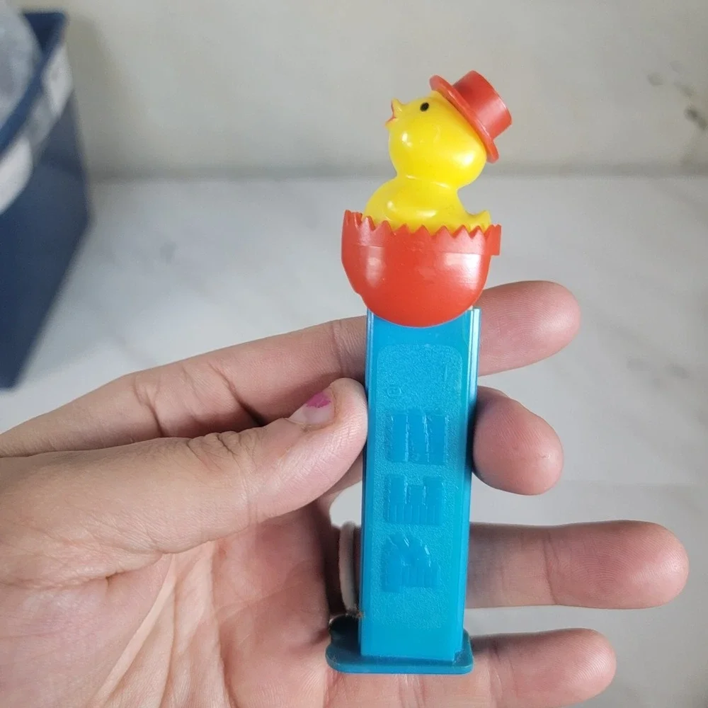 Chick‎ in an Egg Vintage Pez Candy Dispenser (with feet)